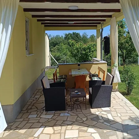 1 Bedroom Gorgeous In Hébergement de vacances Marčana